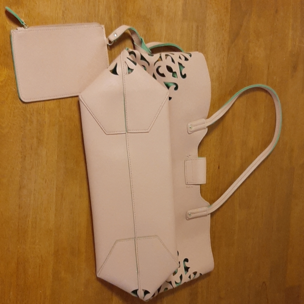 Signature Collection Bag - Picture 4 of 7